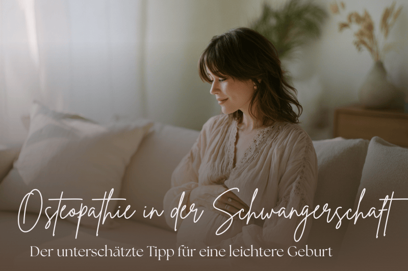 Schwangere Frau entspannt auf dem Sofa – Osteopathie als Geburtsvorbereitung